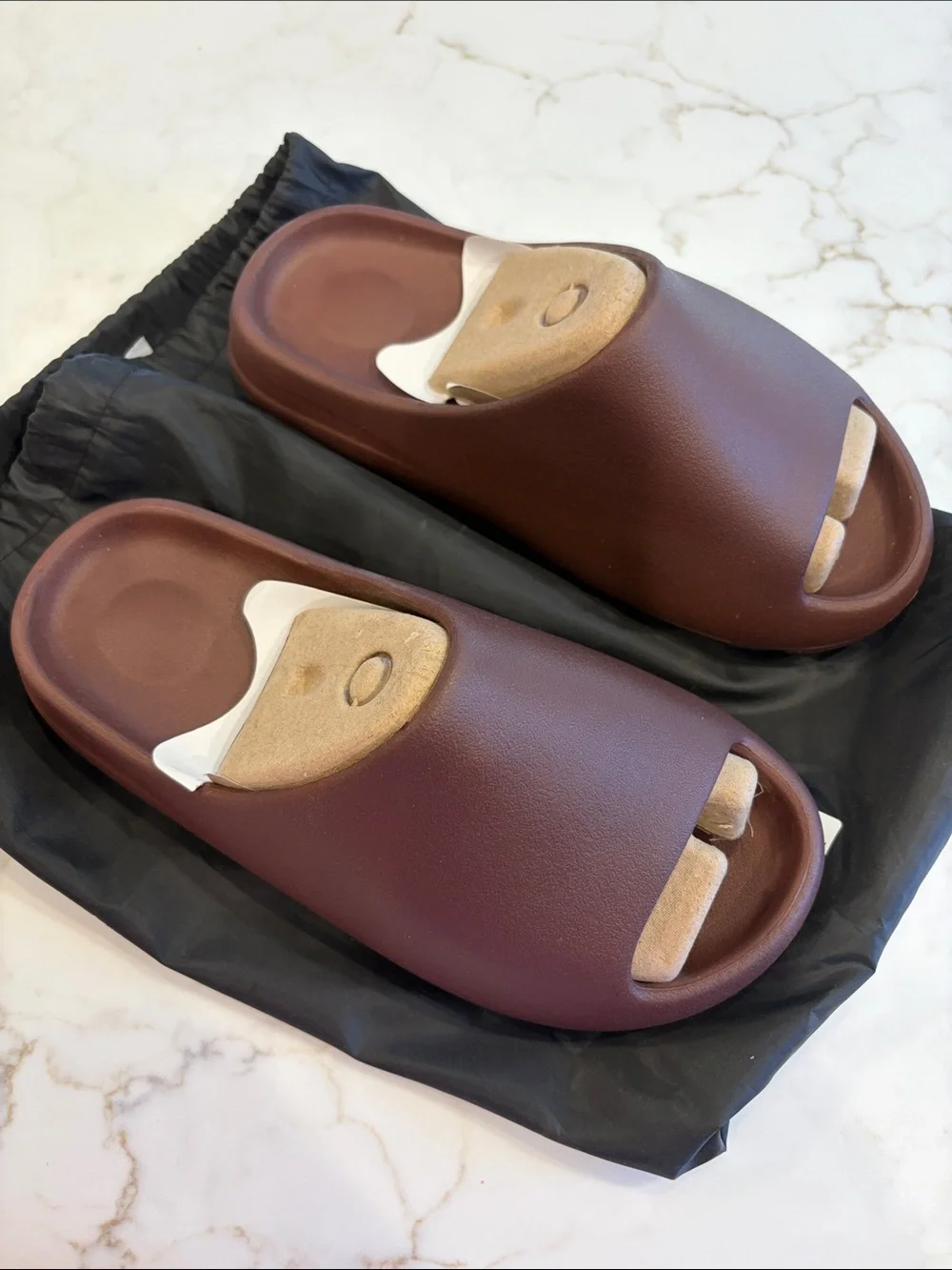 Brown Yeezy Slides - Picture 1 of 4
